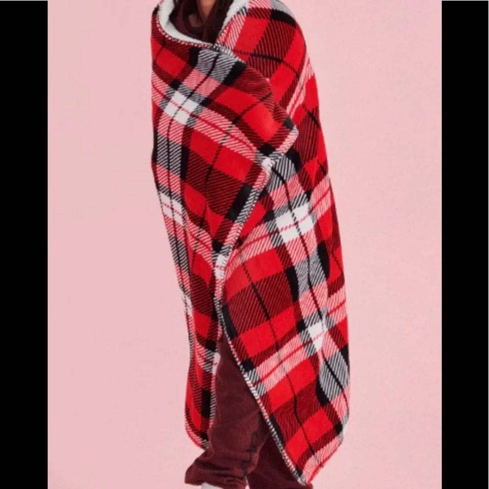 Pink Victoria’s Secret Sherpa Blanket NWT